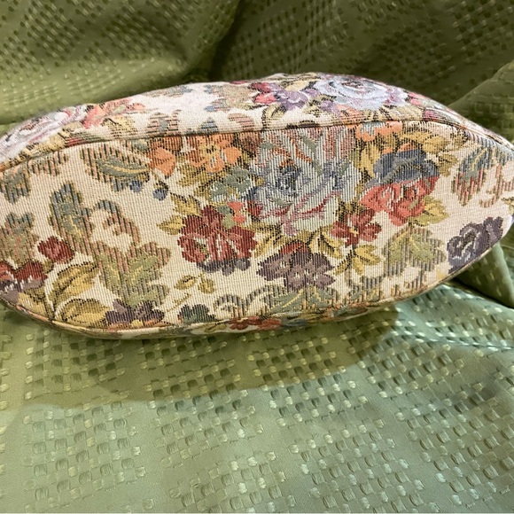 Floral Tapestry Handbag with White and brass Accents - Picture 6 of 8